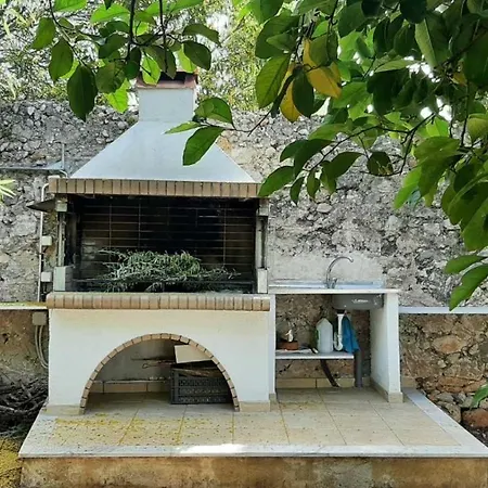 Apartment Garden's 2 Leonidio